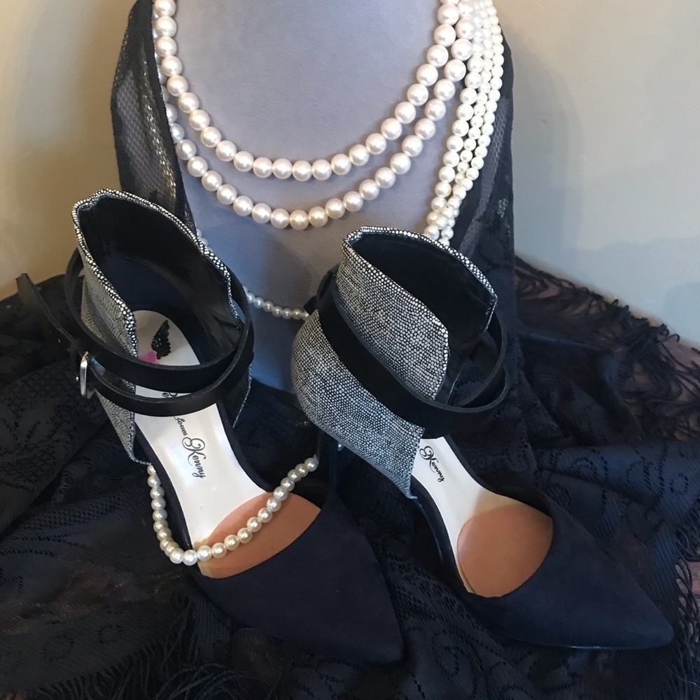 Black and cream 👠 heels! - Picture 3 of 6